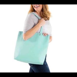 NWT Thirty one around town tote